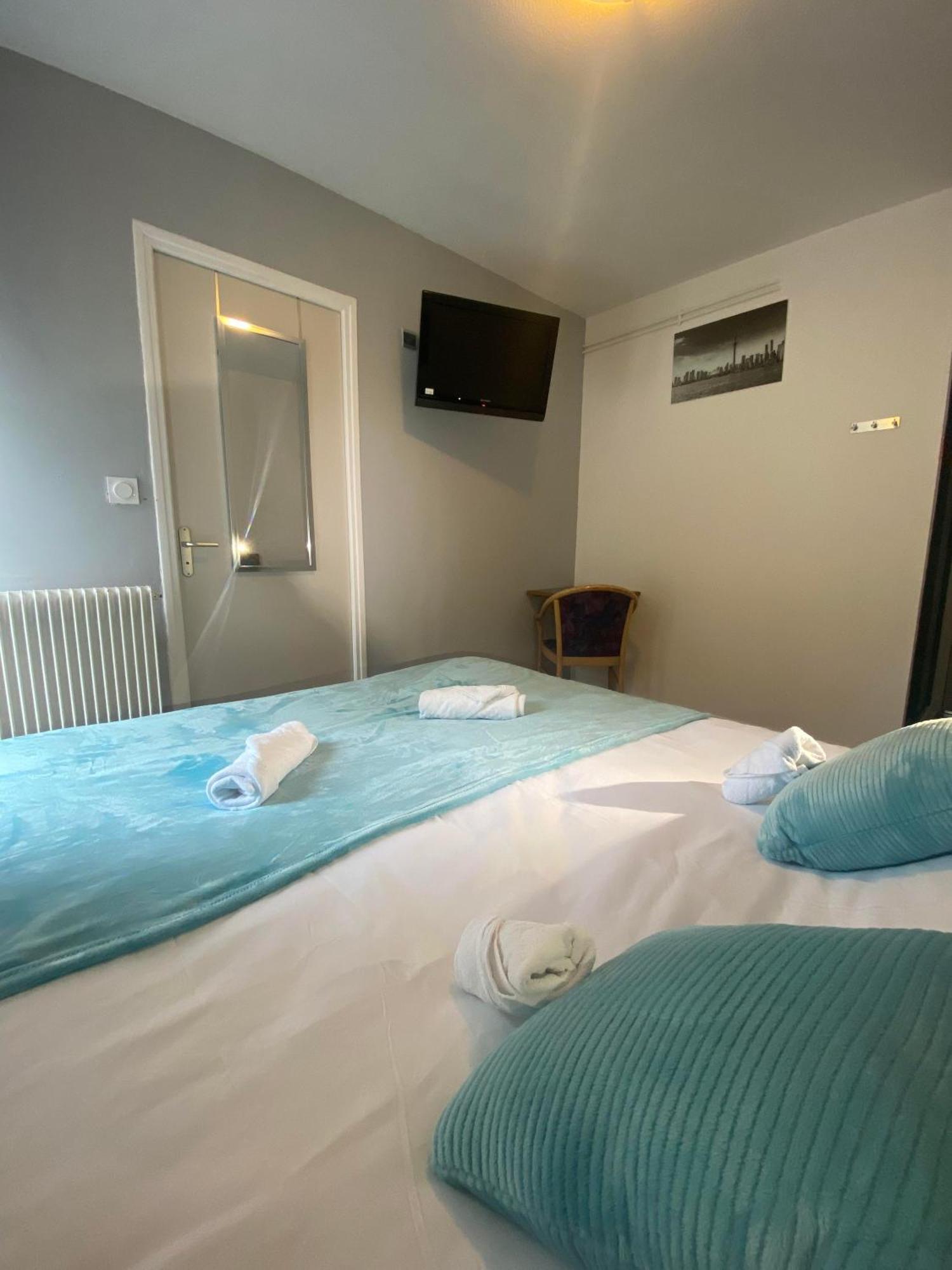 Hotel Du Cerf La Guerche-sur-l'Aubois Oda fotoğraf