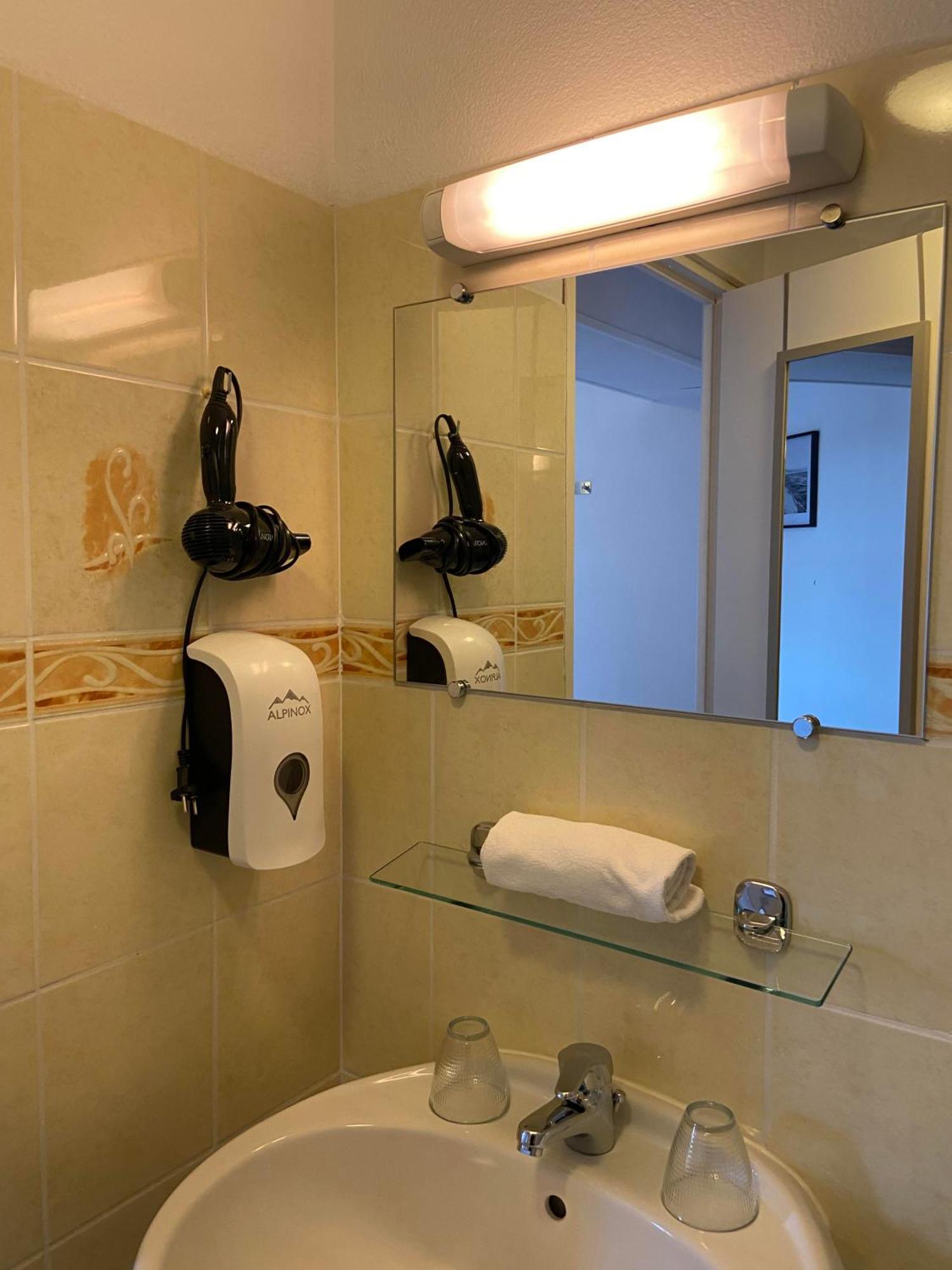 Hotel Du Cerf La Guerche-sur-l'Aubois Oda fotoğraf